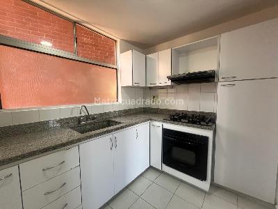 Apartamento en arriendo en Castropol, Medellín · foto 8 de 20