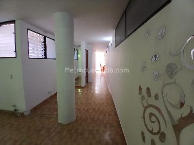 Apartamento en arriendo en La America, Medellín · foto 3 de 12