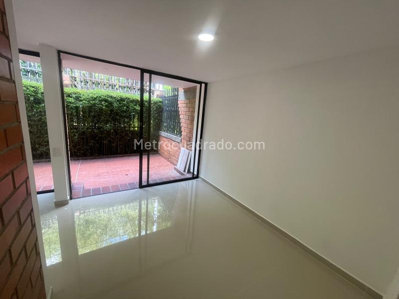Spacious 5-Bedroom Apartment in La Nubia, Medellín - 2