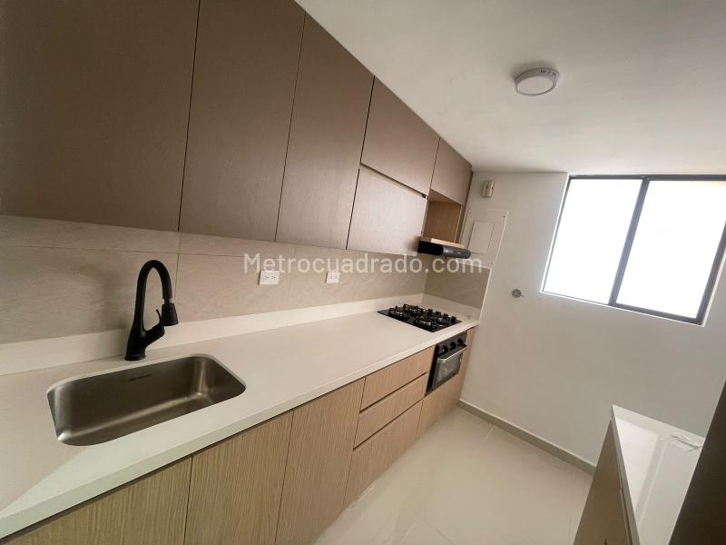 Spacious 5-Bedroom Apartment in La Nubia, Medellín - 4