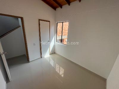 Apartamento de 5 alcobas en arriendo en La Nubia, Medellín, 133 m² · foto 8 de 20
