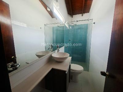 Apartamento de 4 alcobas en arriendo en Laureles, Medellín, 200 m² · foto 12 de 19