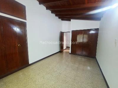 Apartamento de 4 alcobas en arriendo en Laureles, Medellín, 200 m² · foto 14 de 19