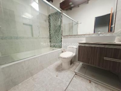Apartamento de 4 alcobas en arriendo en Laureles, Medellín, 200 m² · foto 15 de 19