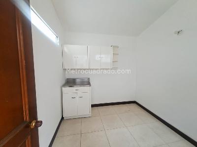 Apartamento de 4 alcobas en arriendo en Laureles, Medellín, 200 m² · foto 16 de 19
