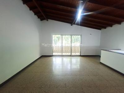 Apartamento de 4 alcobas en arriendo en Laureles, Medellín, 200 m² · foto 2 de 19