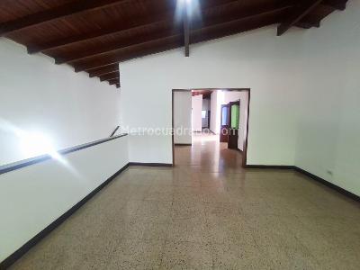 Apartamento de 4 alcobas en arriendo en Laureles, Medellín, 200 m² · foto 3 de 19