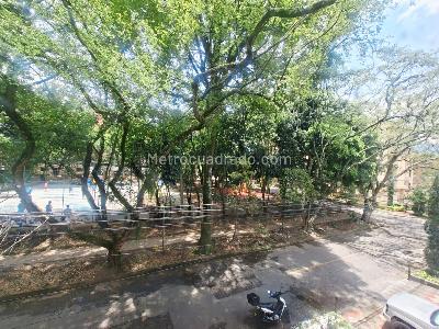 Apartamento de 4 alcobas en arriendo en Laureles, Medellín, 200 m² · foto 4 de 19