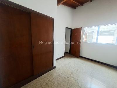 Apartamento de 4 alcobas en arriendo en Laureles, Medellín, 200 m² · foto 8 de 19