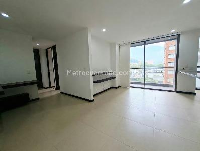 Apartamento de 3 alcobas en arriendo en Las Lomas, Medellín, 70 m² · foto 2 de 12