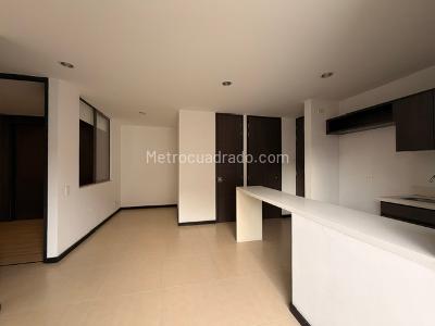 Apartamento de 3 alcobas en venta en Altos Del Poblado, Medellín, 67 m² · foto 2 de 13