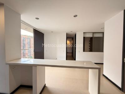 Apartamento de 3 alcobas en venta en Altos Del Poblado, Medellín, 67 m² · foto 3 de 13
