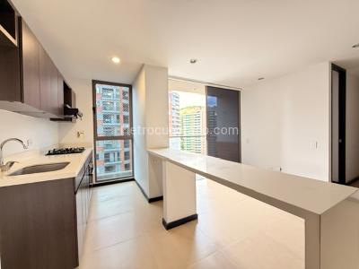 Apartamento de 3 alcobas en venta en Altos Del Poblado, Medellín, 67 m² · foto 4 de 13