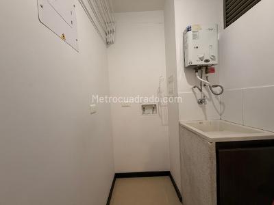 Apartamento de 3 alcobas en venta en Altos Del Poblado, Medellín, 67 m² · foto 5 de 13