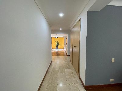 Apartamento de 3 alcobas en arriendo en Los Balsos, Medellín, 220 m² · foto 7 de 20