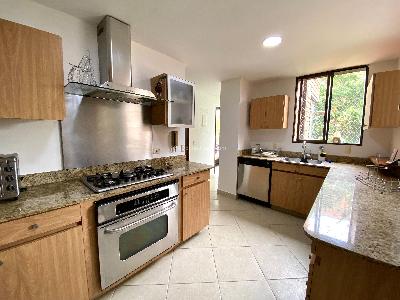 Apartamento de 3 alcobas en arriendo en Los Balsos, Medellín, 220 m² · foto 12 de 20