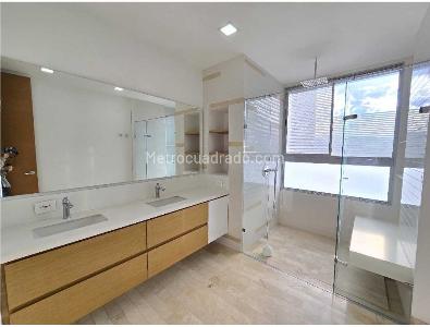 Apartamento de 3 alcobas en arriendo en San Lucas, Medellín, 330 m² · foto 11 de 13