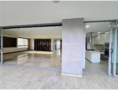 Apartamento de 3 alcobas en arriendo en San Lucas, Medellín, 330 m² · foto 3 de 13