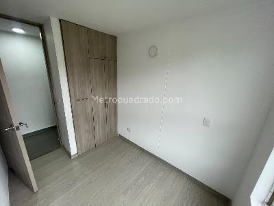 Apartamento de 3 alcobas en arriendo en Loma De Los Bernal, Medellín, 50 m² · foto 9 de 16