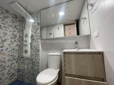 Apartamento de 3 alcobas en arriendo en Loma De Los Bernal, Medellín, 50 m² · foto 15 de 16