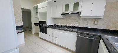 Apartamento de 3 alcobas en venta en Altos Del Poblado, Medellín, 296 m² · foto 2 de 20