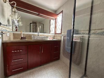 Casa de 4 alcobas en venta en El Pinar, Bogotá, 240 m² · foto 5 de 13