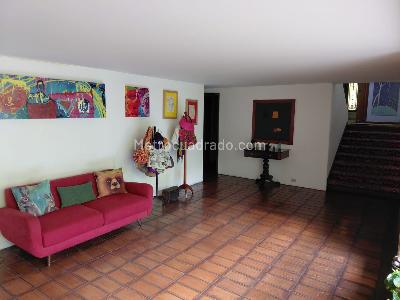 Casa de 5 alcobas en venta en Bellavista Rosales, Bogotá, 650 m² · foto 2 de 19