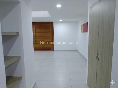 Casa de 5 alcobas en venta en Cn Lagos Del Penon, Girardot, 508 m² · foto 11 de 20