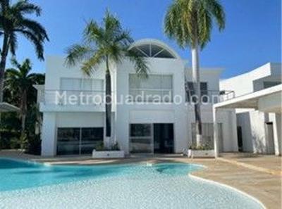 Casa de 5 alcobas en venta en Cn Lagos Del Penon, Girardot, 508 m² · foto 2 de 20