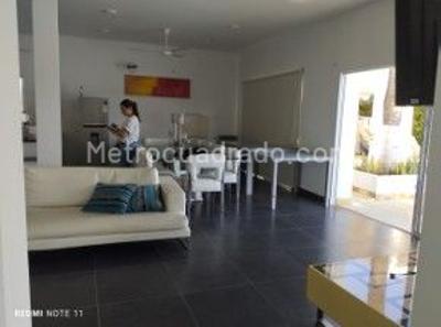 Casa de 5 alcobas en venta en Cn Lagos Del Penon, Girardot, 508 m² · foto 8 de 20