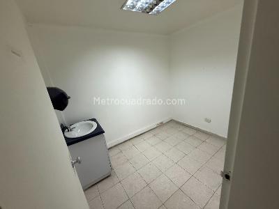 Casa de 5 alcobas en venta en Chapinero Alto Emaus, Bogotá, 876 m² · foto 9 de 19