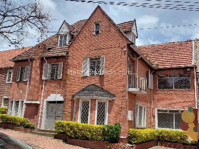 Casa de 5 alcobas en venta en Chapinero Alto Emaus, Bogotá, 876 m² · foto 2 de 19