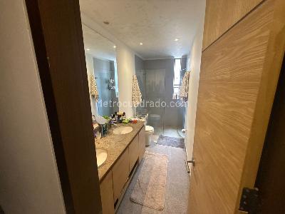 Apartaestudio en venta en Camino Del Castillo, Bogotá, 110 m² · foto 5 de 20