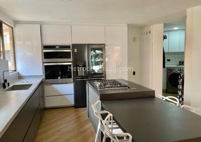 Apartamento de 3 alcobas en venta en Rosales Alto, Bogotá, 164 m² · foto 3 de 15