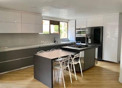 Apartamento de 3 alcobas en venta en Rosales Alto, Bogotá, 164 m² · foto 7 de 15