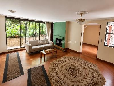 Apartamento de 3 alcobas en venta en Los Rosales, Bogotá, 160 m² · foto 2 de 11