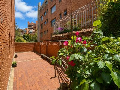 Apartamento de 3 alcobas en venta en Los Rosales, Bogotá, 160 m² · foto 11 de 11