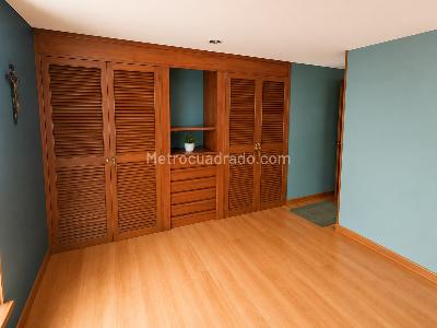 Apartamento de 3 alcobas en venta en Los Rosales, Bogotá, 160 m² · foto 7 de 11