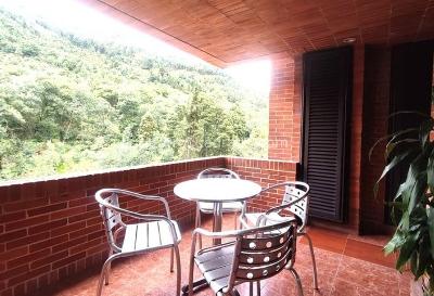Apartamento de 3 alcobas en venta en Los Rosales Chico, Bogotá, 206 m² · foto 14 de 20