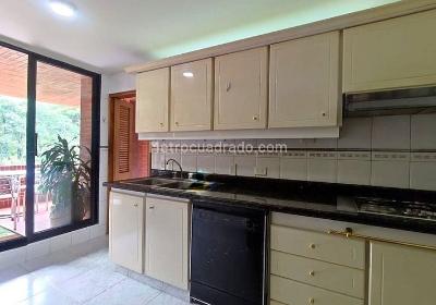 Apartamento de 3 alcobas en venta en Los Rosales Chico, Bogotá, 206 m² · foto 18 de 20