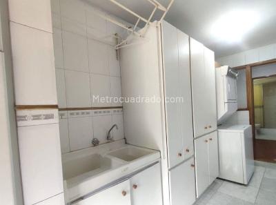 Apartamento de 3 alcobas en venta en Los Rosales Chico, Bogotá, 206 m² · foto 19 de 20