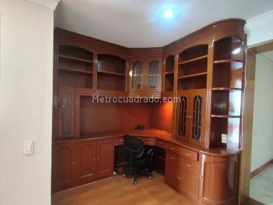 Apartamento de 3 alcobas en venta en Los Rosales Chico, Bogotá, 206 m² · foto 13 de 20