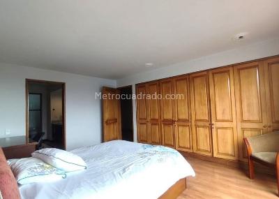 Apartamento de 3 alcobas en venta en Los Rosales Chico, Bogotá, 206 m² · foto 17 de 20