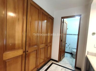 Apartamento de 3 alcobas en venta en Los Rosales Chico, Bogotá, 206 m² · foto 7 de 20