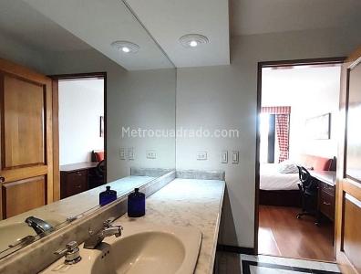 Apartamento de 3 alcobas en venta en Los Rosales Chico, Bogotá, 206 m² · foto 11 de 20