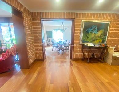 Apartamento de 3 alcobas en venta en Los Rosales Emaus, Bogotá, 250 m² · foto 2 de 10