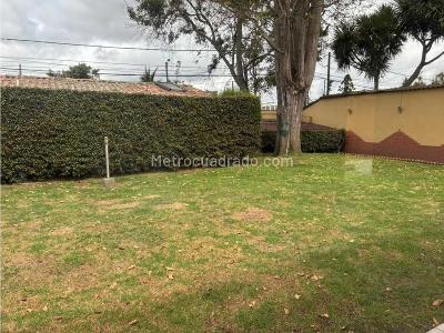 Casa en venta en Santa Barbara, Bogotá · foto 2 de 17