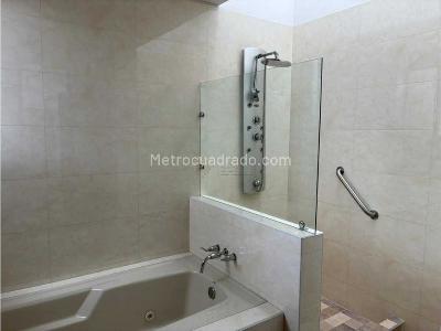 Casa en venta en Santa Barbara, Bogotá · foto 8 de 17