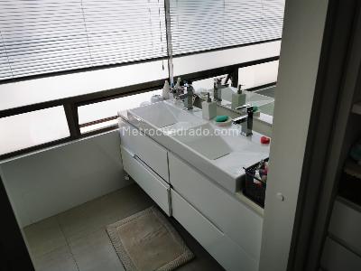 Apartamento de 3 alcobas en venta en Chico Centro, Bogotá, 171 m² · foto 10 de 17