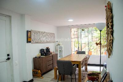 Apartamento de 2 alcobas en venta en Los Rosales, Bogotá, 77 m² · foto 10 de 13